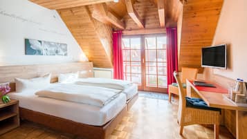 Blackout drapes, rollaway beds, free WiFi, bed sheets