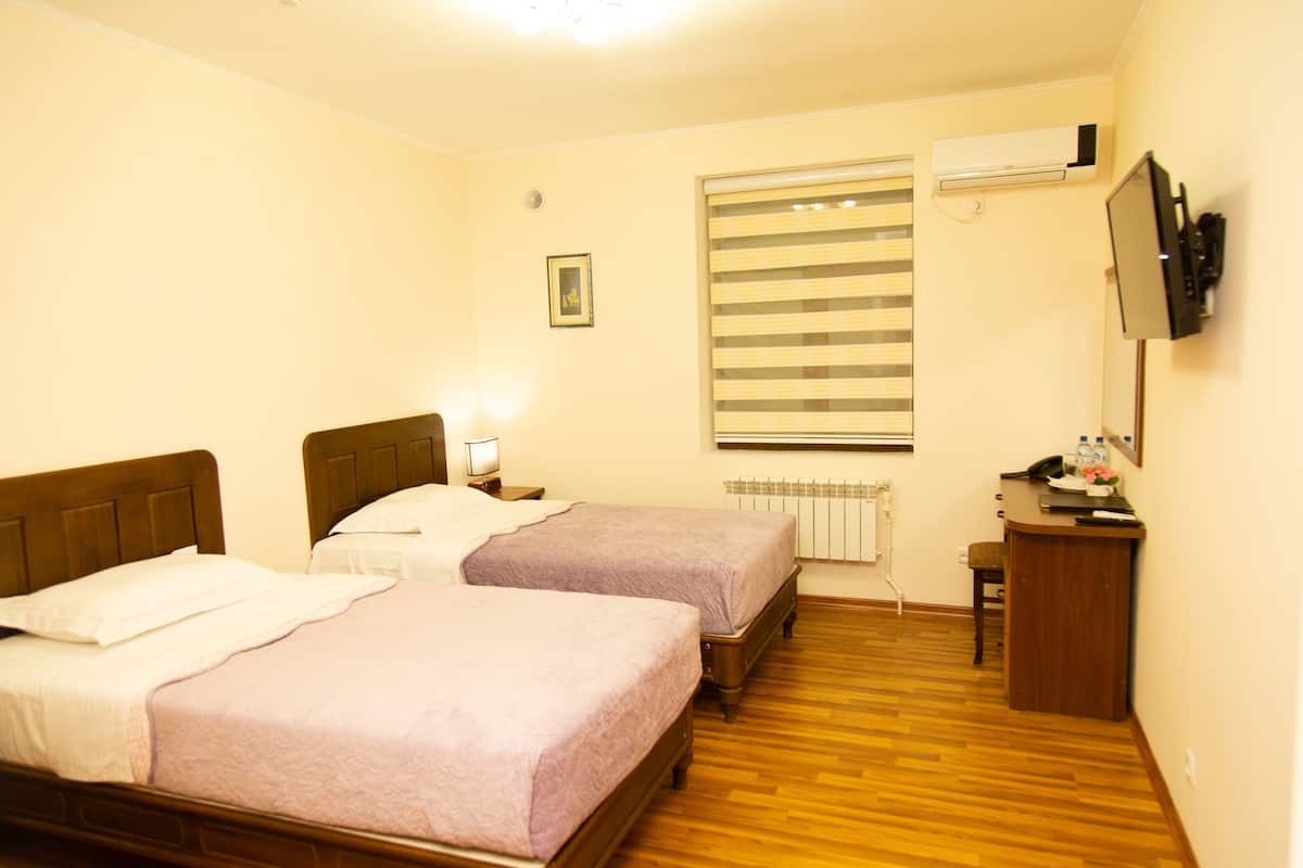 Standard Twin Room | Premium bedding, in-room safe, desk, soundproofing