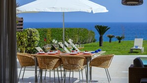 Villa, 5 Schlafzimmer, eigener Pool, Strandnähe | Terrasse/Patio
