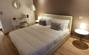 Dobbeltrom – classic, terrasse | 1 soverom, sengetøy av topp kvalitet, dundyner og minibar