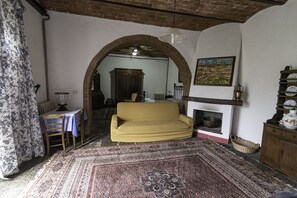 Fireplace, ping pong - "La Cantina" Apartment (Montiano)