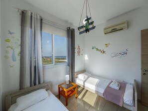 3 bedrooms, in-room safe, iron/ironing board, cribs/infant beds - Protaras Villa Christiana (Paralimni)