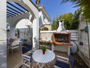 BBQ/picnic area - Protaras Villa Christiana (Paralimni)