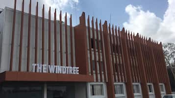 Vista frontal de la propiedad