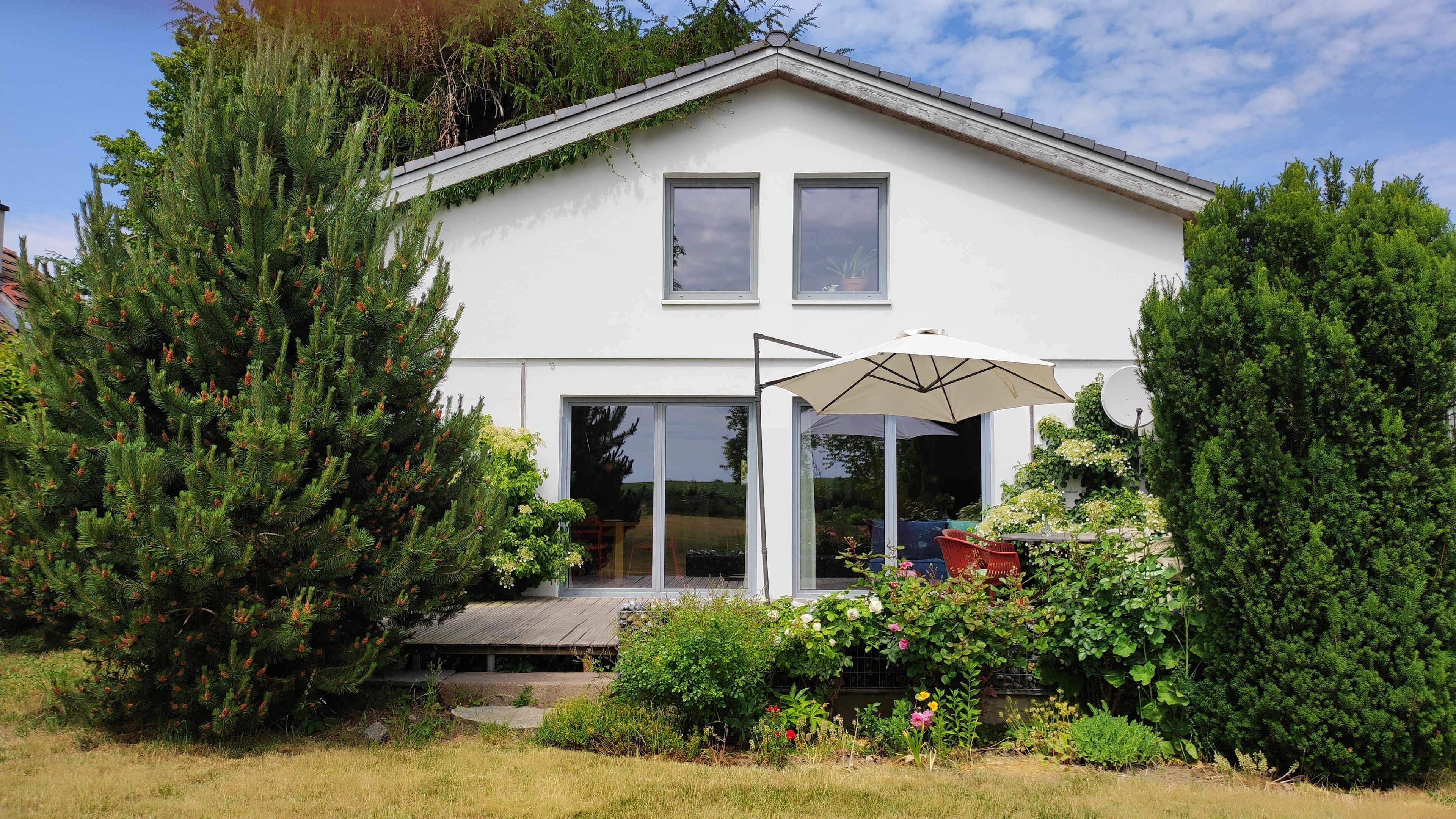 Quiet holiday home with a garden right on the water, W-LAN