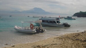 A beach with several boats anchored near the shore, including a boat named 'SEA HORSE EXPRESS'. - Perdana Lembongan (Lembongan Island)