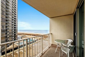 Property grounds - DAILY ACTIVITIES & LINENS INCLUDED*! Seventh floor, 2 bedroom, 2 bath condo one back from ocean. (Ocean City)