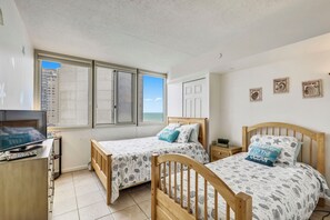 2 bedrooms, WiFi - DAILY ACTIVITIES & LINENS INCLUDED*! Seventh floor, 2 bedroom, 2 bath condo one back from ocean. (Ocean City)