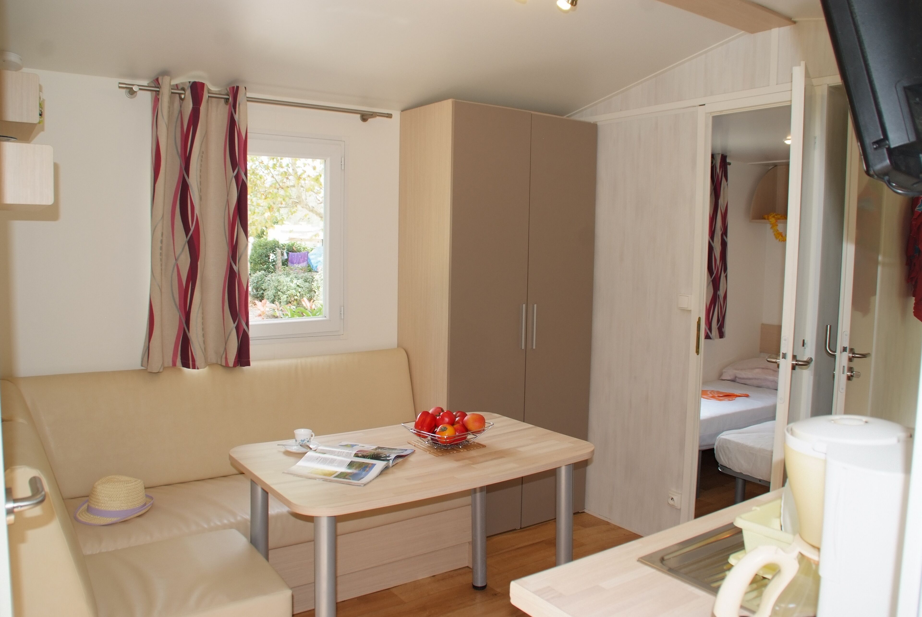 Mobile Home (Moyen) | Living area | Table football, ping pong