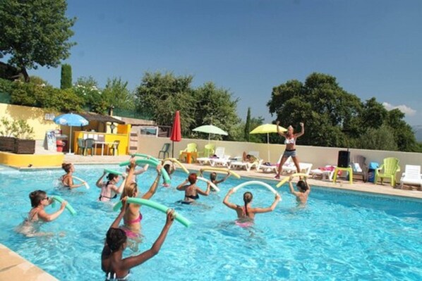 Piscina externa sazonal