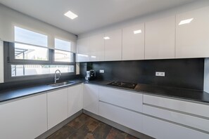 Réfrigérateur, micro-ondes, four, lave-vaisselle