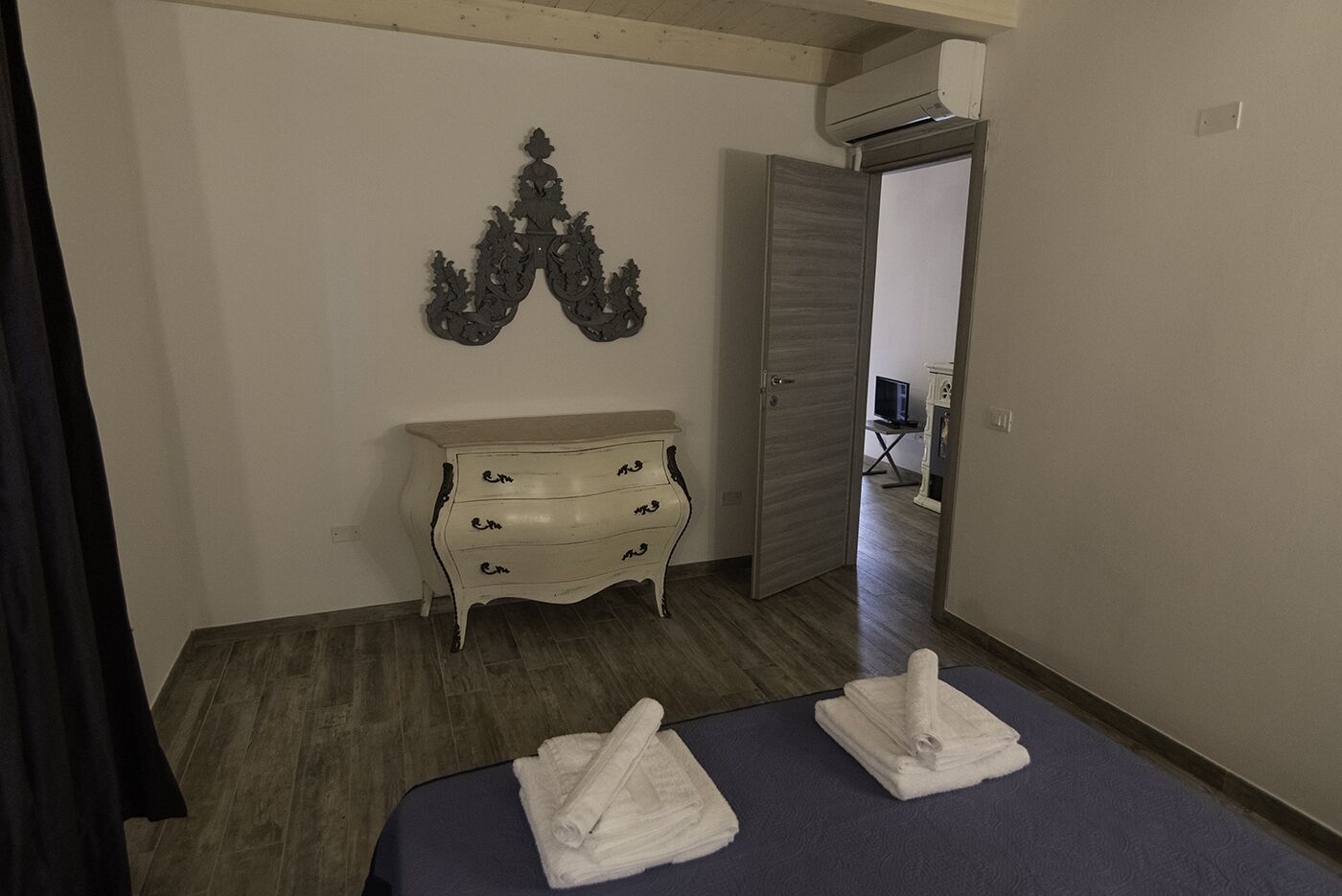 2 makuuhuonetta, tallelokero huoneessa, Wi-Fi