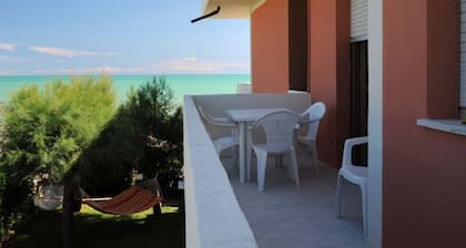 Appartement de trois piĂšces dans un quartier calme et sur la mer