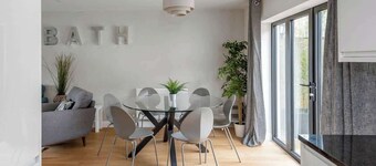 Beautiful 3-bed house in Bath with free parking