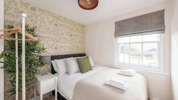 3 bedrooms, iron/ironing board, travel crib, WiFi