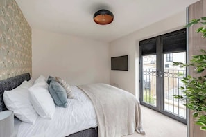 3 habitaciones, tabla de planchar con plancha y cuna de viaje 