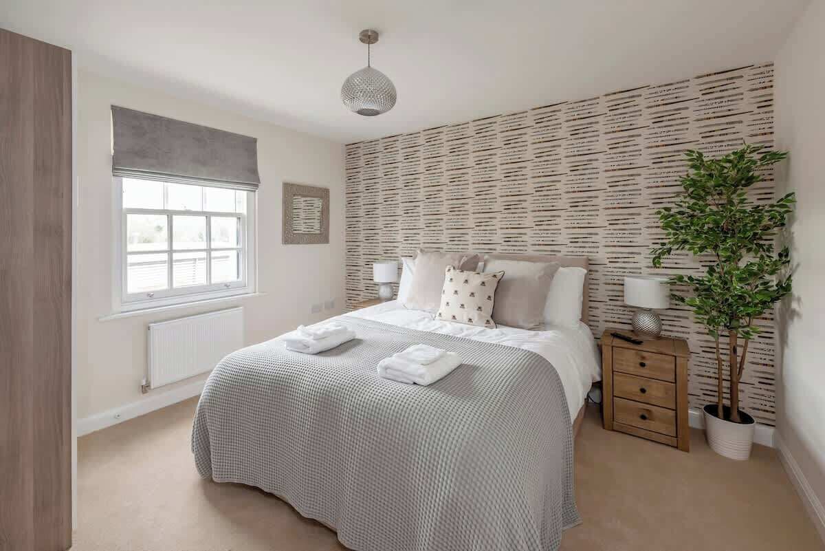 3 bedrooms, iron/ironing board, travel cot, free WiFi