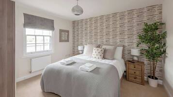 3 slaapkamers, een strijkplank/strijkijzer, reisbedje, wifi