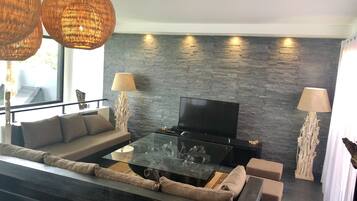 Télévision à écran plat