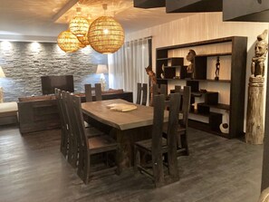 Dining - Contemporary oceanfront villa, pure Balinese style, design, luxury, modern (Ravine des Cafres)