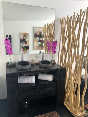 Interior - Contemporary oceanfront villa, pure Balinese style, design, luxury, modern (Ravine des Cafres)