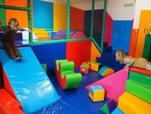 Children's play area - indoor - Watermouth Lodges (Ilfracombe)