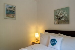 2 bedrooms, premium bedding, iron/ironing board, bed sheets - Watermouth Lodges (Ilfracombe)