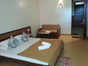 20 多间卧室、羽绒被、特色家居、办公桌