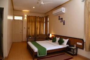 Comfort Room, 1 King Bed, Accessible, Courtyard View - Hotel Durvankur (Ratnagiri)