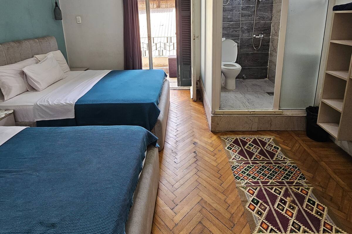 Phòng đôi hoặc 2 giường đơn Deluxe, nhiều giường, hút thuốc, quang cảnh thành phố | Két bảo mật tại phòng, truy cập Internet không dây miễn phí