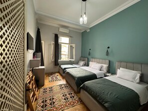 خزنة داخل الغرفة وواي فاي مجانًا وملاءات أسرّة