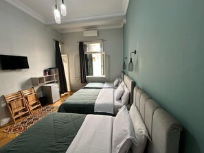 Chambre Quadruple Deluxe, plusieurs lits, fumeur, vue ville