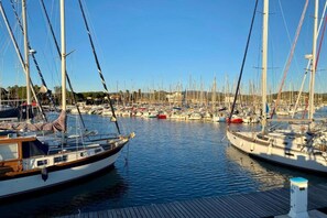 A marina with multiple sailboats docked. - Modern Coastal Escape (Cavalaire sur Mer)