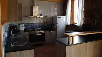 Fridge, dishwasher