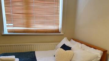 6 bedrooms, iron/ironing board, free WiFi, bed sheets