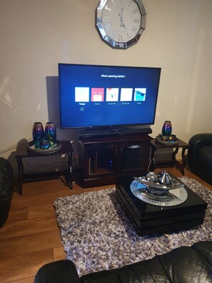 Interior - CHAPS GUEST HOUSE SOUTHAMPTON - Accommodates 15 Guests (Southampton)