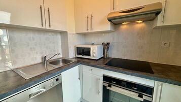 Réfrigérateur, micro-ondes, four, lave-vaisselle