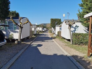 المنطقة المحيطة بالمنشأة