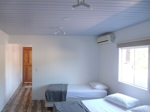 Traditional Quadruple Room, Multiple Beds, Non Smoking | Minibar, desk, blackout drapes, free WiFi - Hospedaria Caminho dos Ventos (Penha)