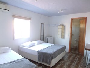Traditional Quadruple Room, Multiple Beds, Non Smoking - Hospedaria Caminho dos Ventos (Penha)