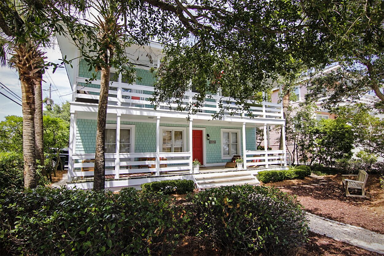 Location, Location, Location! Walking distance to beach,shopping and dining!