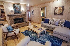 TV, DVD player, pebolim