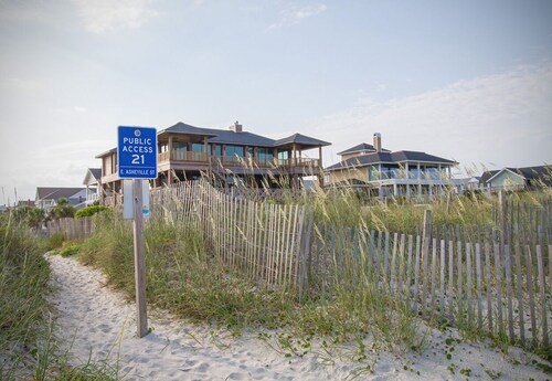 Location, Location, Location! Walking distance to beach,shopping and dining!