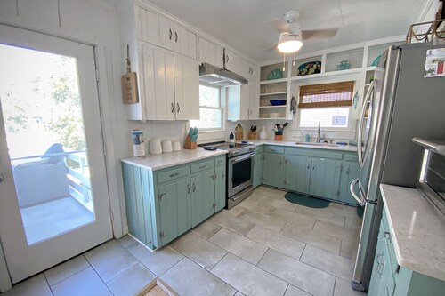 Location, Location, Location! Walking distance to beach,shopping and dining!