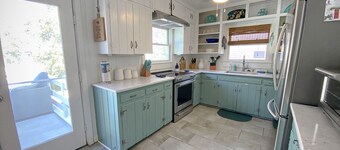 Location, Location, Location! Walking distance to beach,shopping and dining!