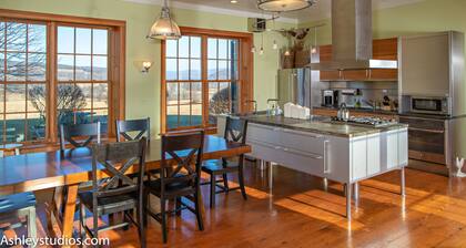 Secluded and Spectacular Views