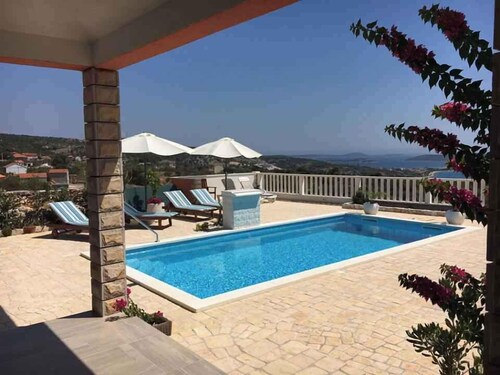 Holiday apartment with use of pool