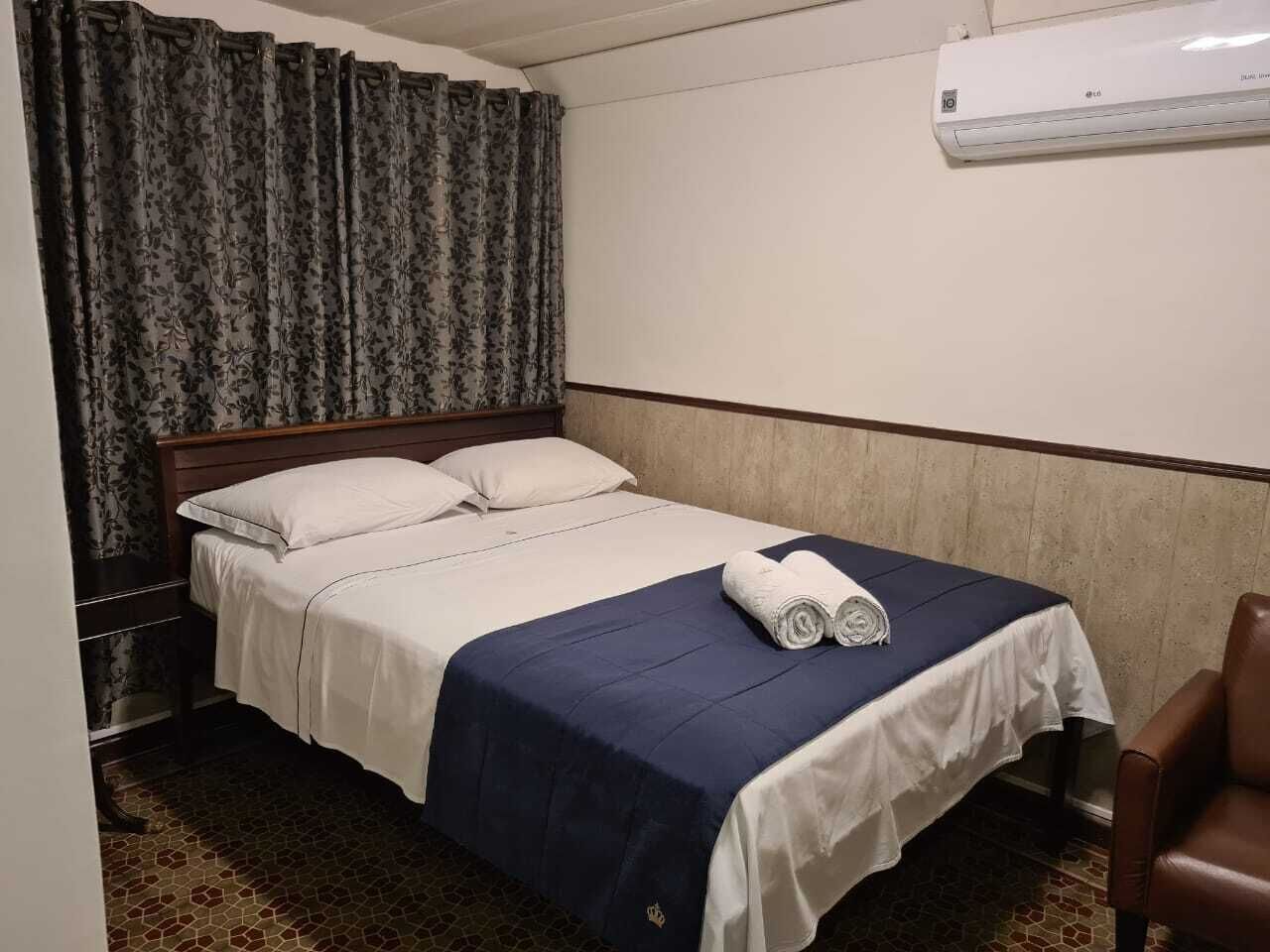 Minibar, wifi gratis y ropa de cama 