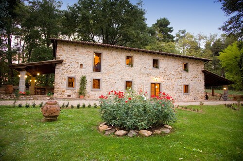 Villa Elisabetta close to Florence, private pool, park fenced