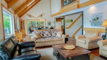 Smart TV, fireplace, DVD player, books